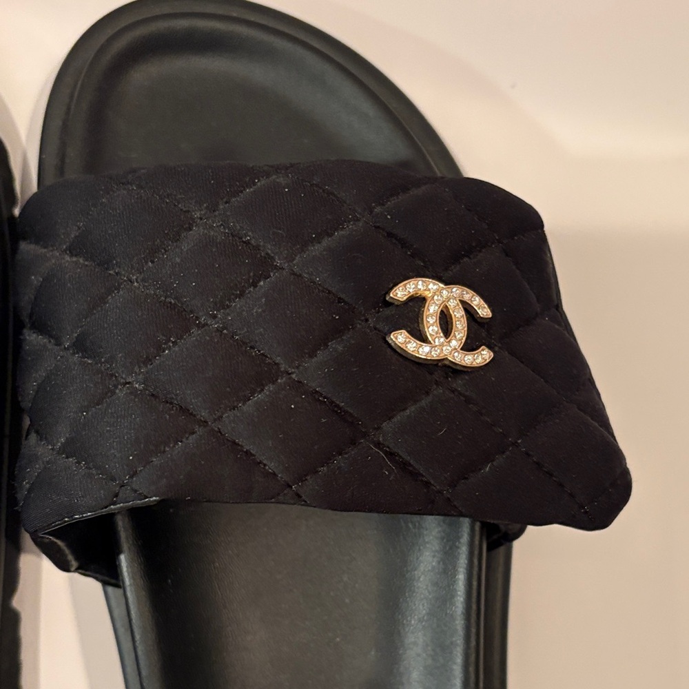 Chanel Black Quilted Sandals size 40 - Picture 3 of 6